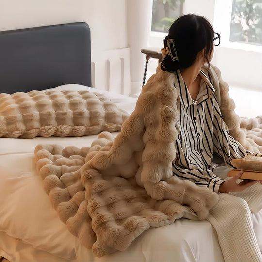 Fluffy Blanket | Cloud-like Softness | Breathable and Warm | Luxurious Feel