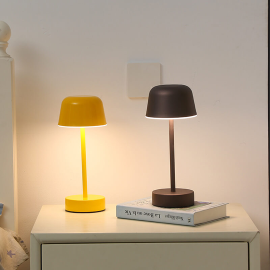 Moderne dimbare tafellamp - Draadloos, verstelbare helderheid, drie lichtkappen, batterijgevoed, compact ontwerp voor thuis of kantoor