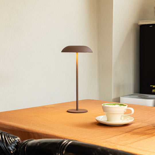 Lampe de table sans fil élégante avec contrôle tactile en fer – Rechargeable USB-C, lumière LED blanc chaud pour usage de chevet ou de bureau