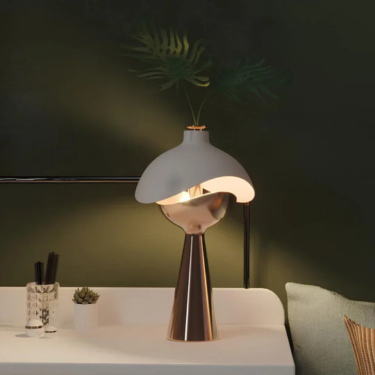 Sculpted Cordless Table Lamp with Dimmable Touch Control – Portable Design for Bedside or Living Room Lighting