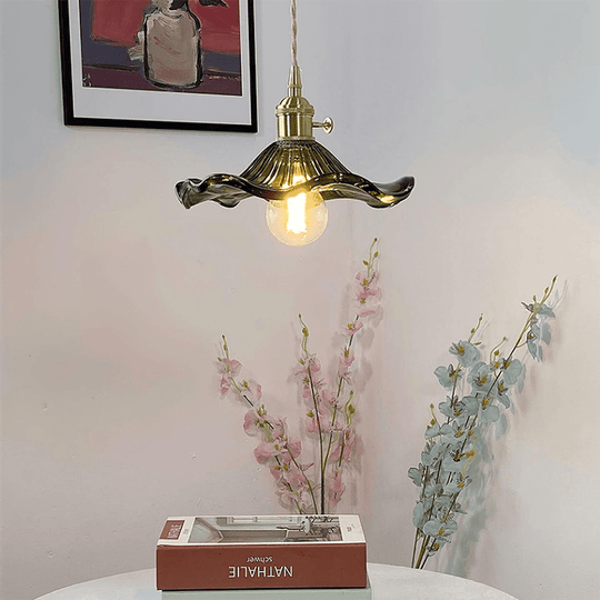 Elegant Hibiscus Flower Pendant Lamp – Stylish & Modern Lighting Decor
