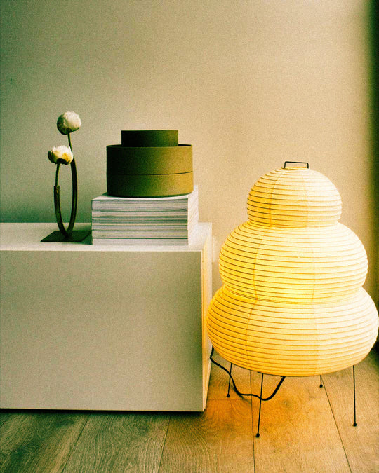 Lampe sur pied en papier japonais avec abat-jour en washi écologique – Design minimaliste pour une illumination sereine