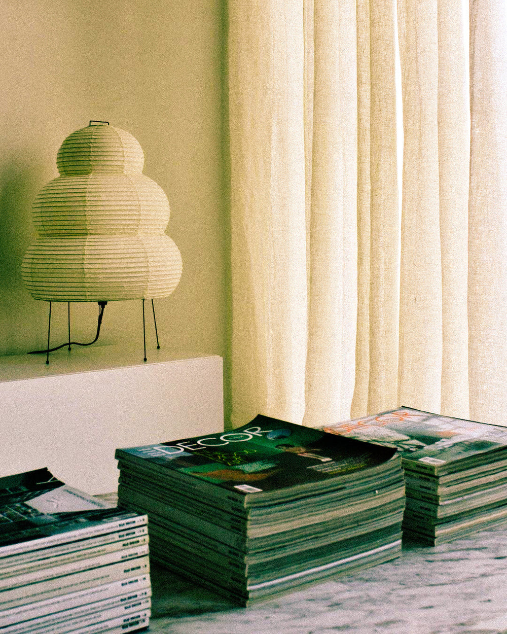 Japanese Paper Floor Lamp with Eco-Friendly Washi Shade – Minimalist Design for Serene Illumination