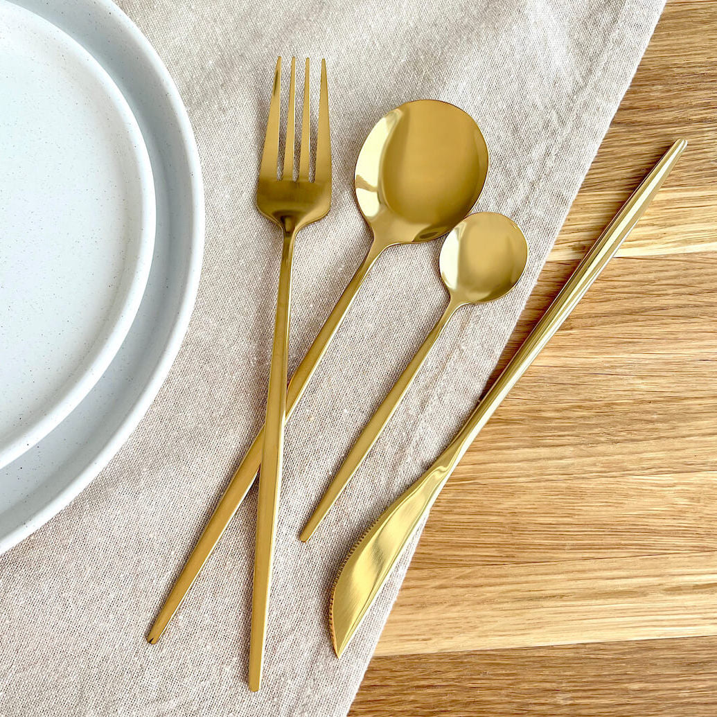 Minimalist Gold Flatware Set – 24-Piece Stainless Steel Cutlery Set for Elegant Dining