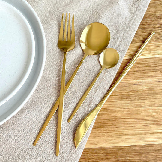 Minimalist Gold Flatware Set – 24-Piece Stainless Steel Cutlery Set for Elegant Dining
