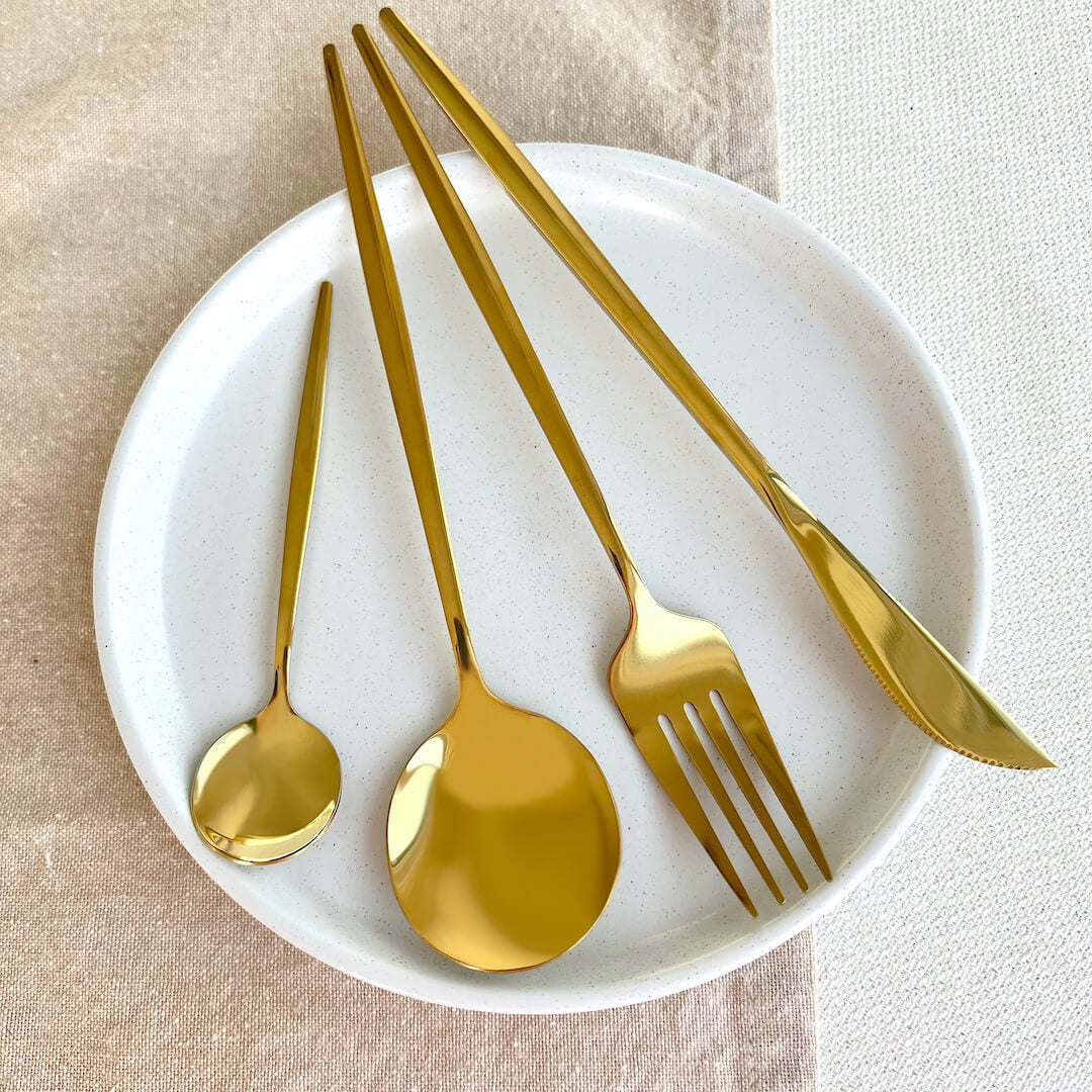 Minimalist Gold Flatware Set – 24-Piece Stainless Steel Cutlery Set for Elegant Dining