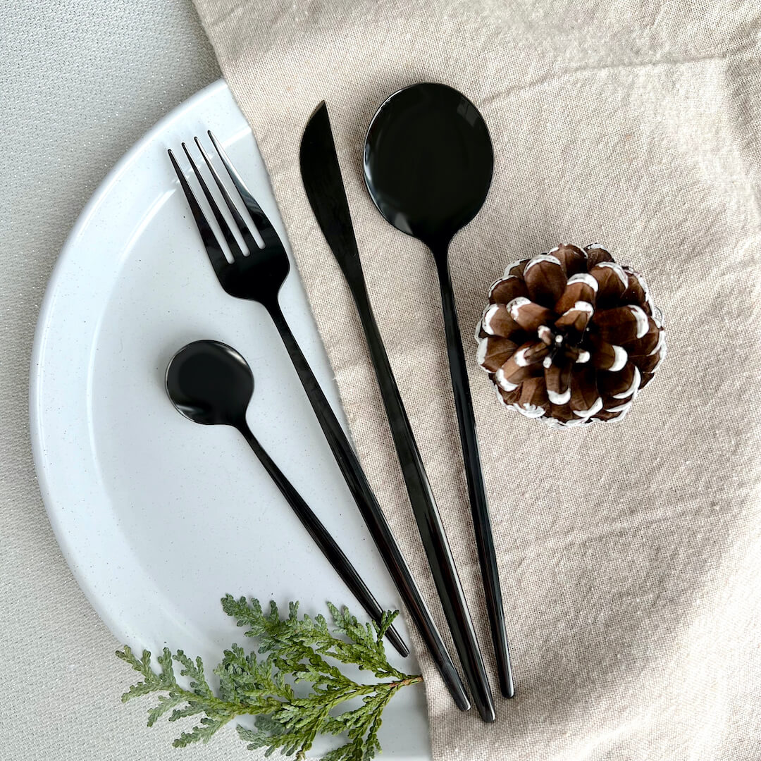 Modern Black Flatware Set - 24-Piece 18/10 Stainless Steel Cutlery for Elegant Dining