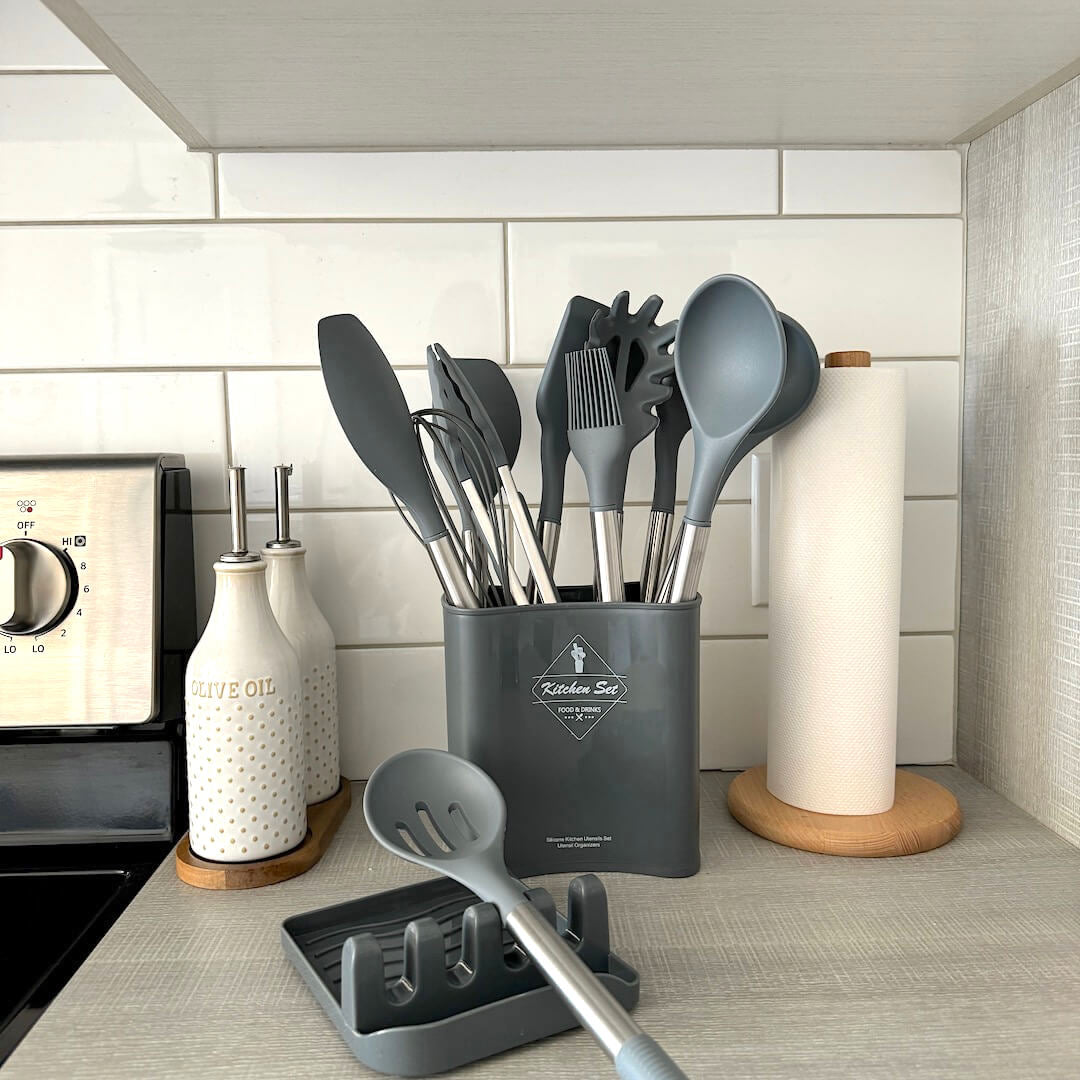 12-Piece Silicone Kitchen Utensil Set with Storage Bucket – Heat Resistant Cooking Utensils Including Spatula and Whisk