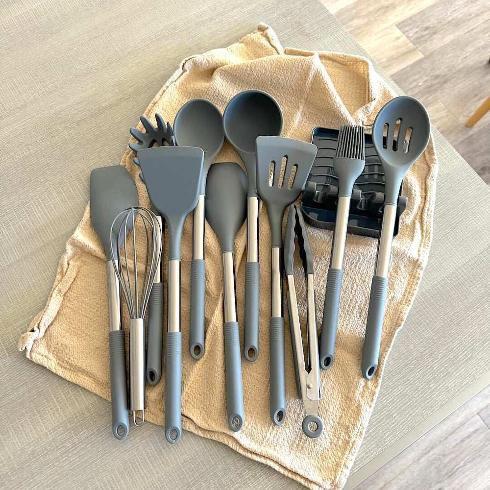 12-Piece Silicone Kitchen Utensil Set with Storage Bucket – Heat Resistant Cooking Utensils Including Spatula and Whisk