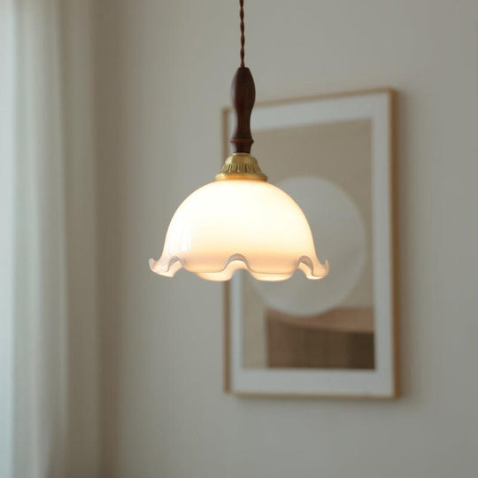 Modern Flower Pendant Light – Stylish Brass and Glass Ceiling Light Fixture for Kitchen and Living Spaces