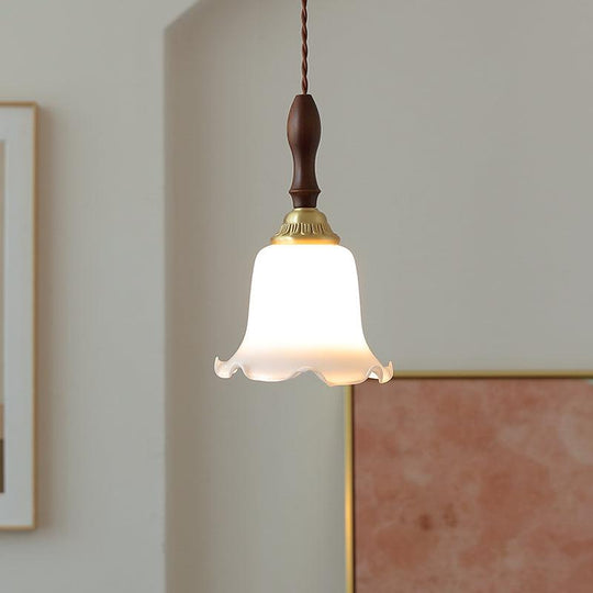 Modern Flower Pendant Light – Stylish Brass and Glass Ceiling Light Fixture for Kitchen and Living Spaces