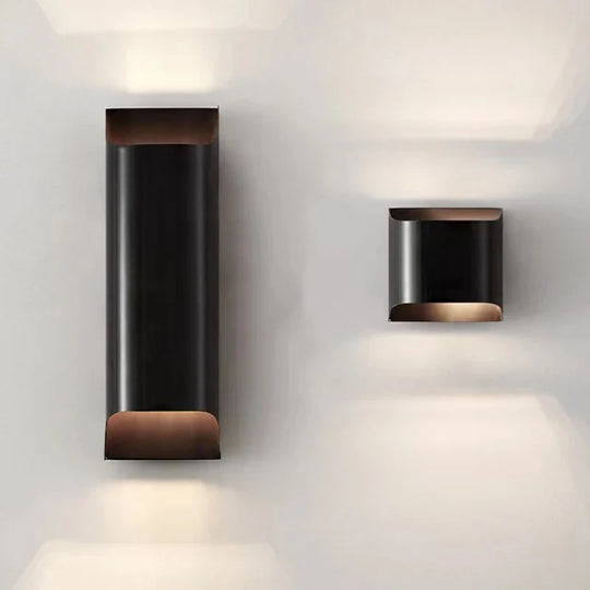 Modern Brass LED Wall Sconce for Directional Lighting – Elegant Wall Lamp for Home Décor and Foyer