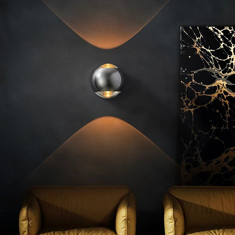 Modern Brass Wall Lamp with Adjustable Directional Lighting – Elegant Sconce Light for Home Décor