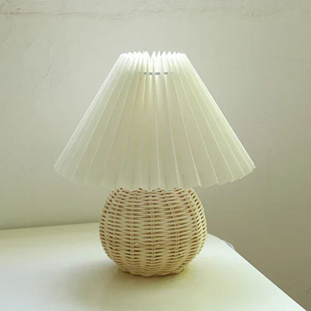 Vintage Pleated Shade Table Lamp – Elegant Retro Nightstand Lighting
