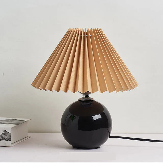 Vintage Pleated Shade Table Lamp – Elegant Retro Nightstand Lighting