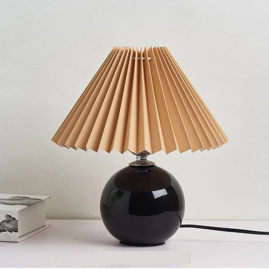 Vintage Pleated Shade Table Lamp – Elegant Retro Nightstand Lighting