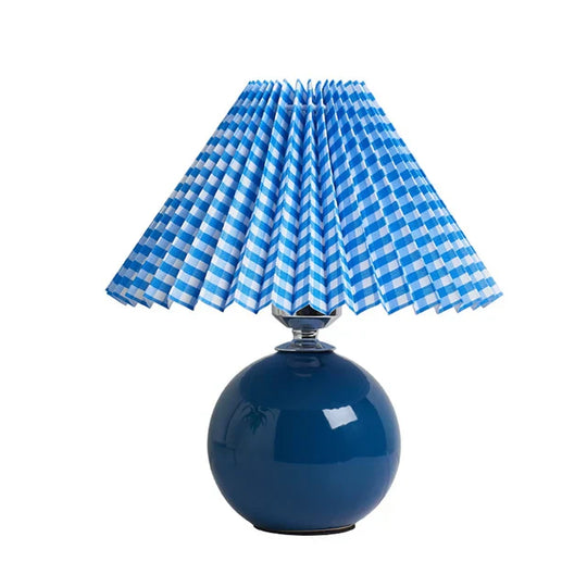 Vintage Pleated Shade Table Lamp – Elegant Retro Nightstand Lighting