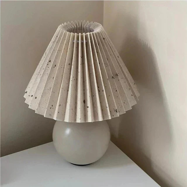 Vintage Pleated Shade Table Lamp – Elegant Retro Nightstand Lighting
