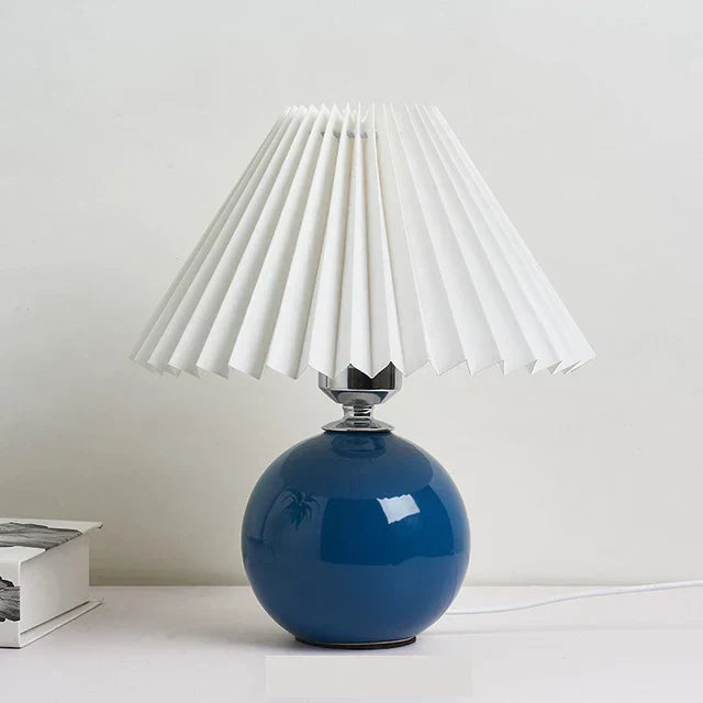 Vintage Pleated Shade Table Lamp – Elegant Retro Nightstand Lighting