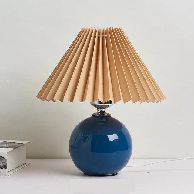 Vintage Pleated Shade Table Lamp – Elegant Retro Nightstand Lighting