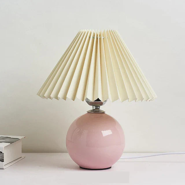 Vintage Pleated Shade Table Lamp – Elegant Retro Nightstand Lighting