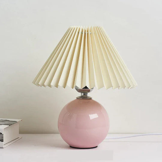 Vintage Pleated Shade Table Lamp – Elegant Retro Nightstand Lighting