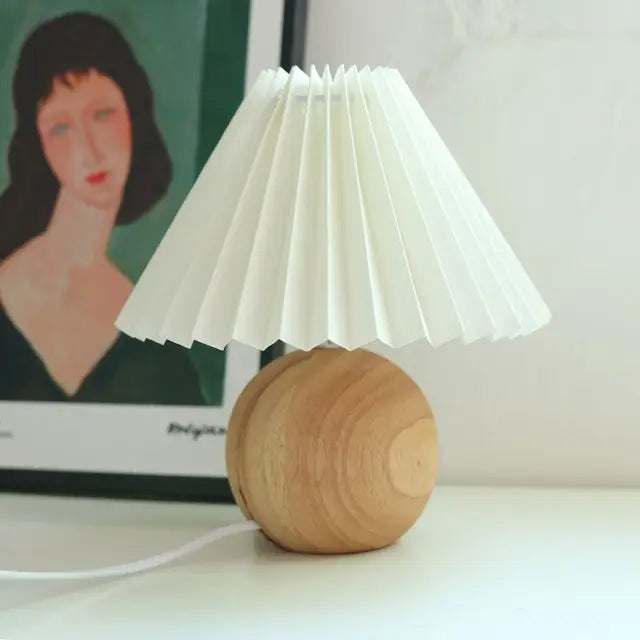 Vintage Pleated Shade Table Lamp – Elegant Retro Nightstand Lighting