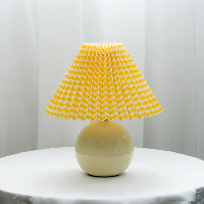 Vintage Pleated Shade Table Lamp – Elegant Retro Nightstand Lighting