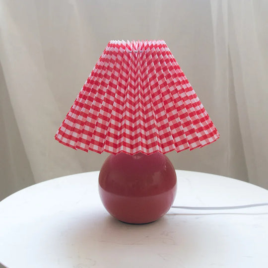 Vintage Pleated Shade Table Lamp – Elegant Retro Nightstand Lighting