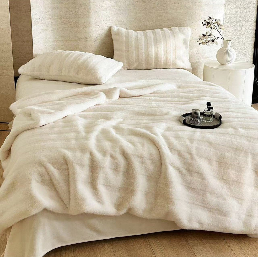 Plush Striped Faux Fur Blanket – Soft and Cozy 50x60 Inch Throw for Ultimate Comfort