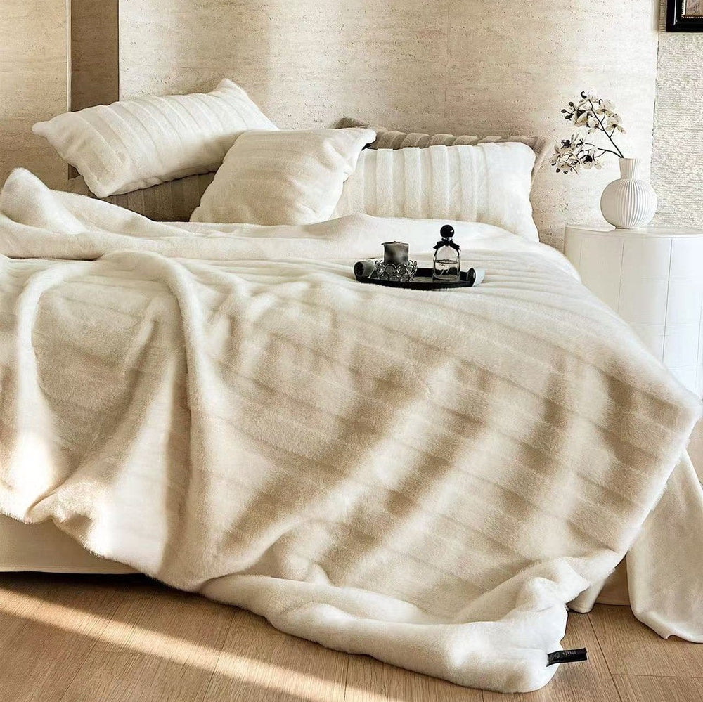 Plush Striped Faux Fur Blanket – Soft and Cozy 50x60 Inch Throw for Ultimate Comfort