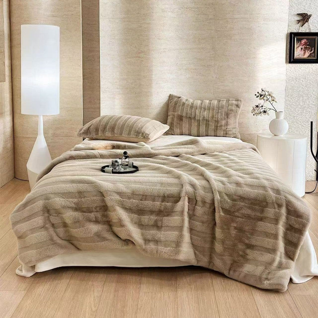 Plush Striped Faux Fur Blanket – Soft and Cozy 50x60 Inch Throw for Ultimate Comfort