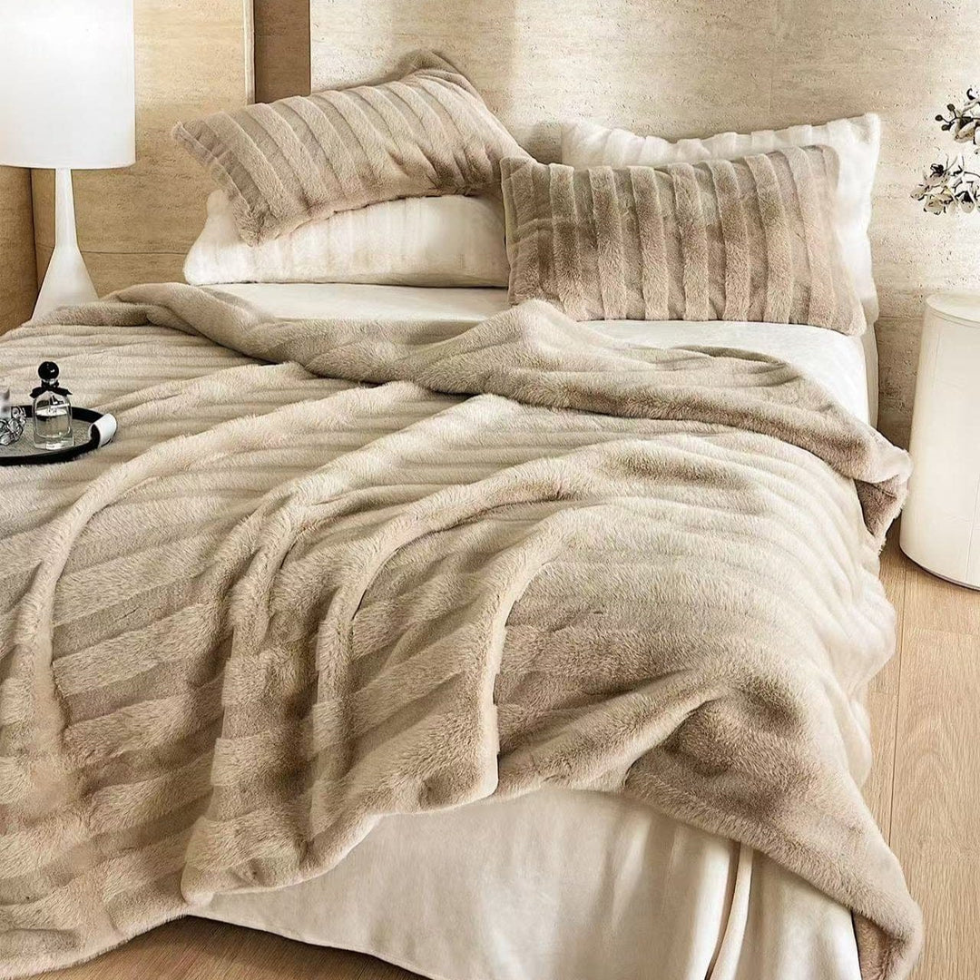 Plush Striped Faux Fur Blanket – Soft and Cozy 50x60 Inch Throw for Ultimate Comfort