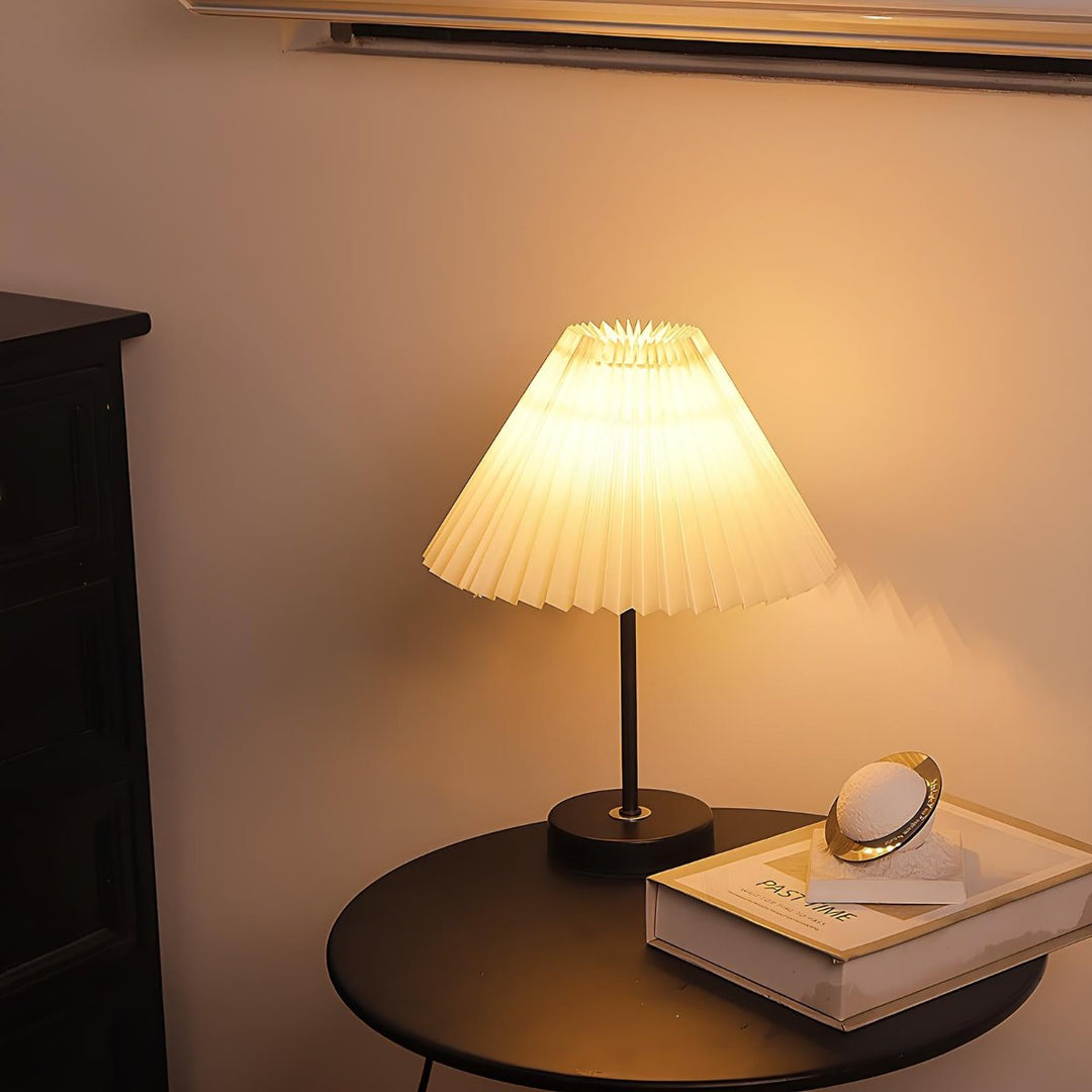 Elegant Dimmable Table Lamp with Pleated Fabric Shade – USB Plug-in Bedside or Desk Lamp for Warm White Light