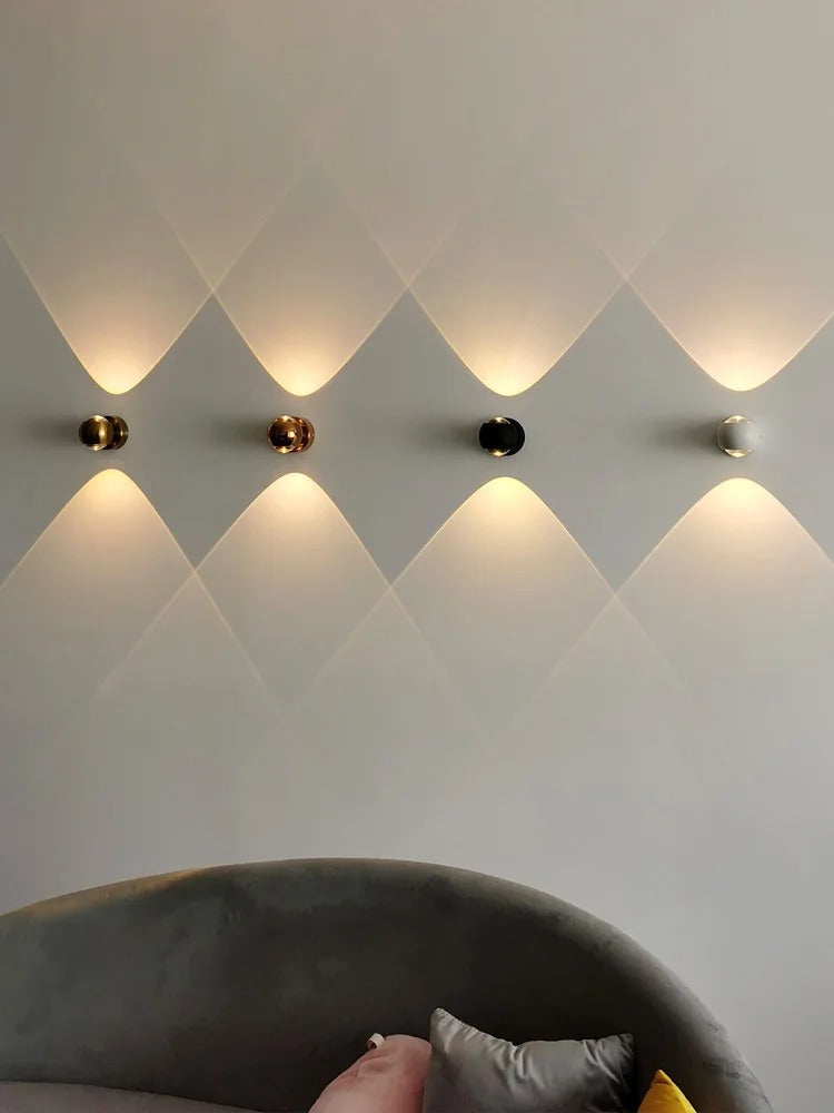 Modern Brass Wall Lamp with Adjustable Directional Lighting – Elegant Sconce Light for Home Décor