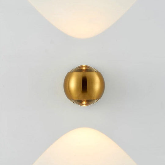 Modern Brass Wall Lamp with Adjustable Directional Lighting – Elegant Sconce Light for Home Décor